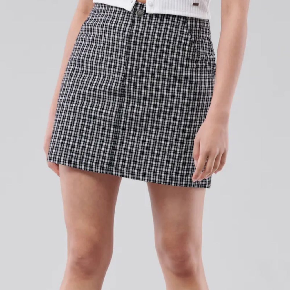 HOLLISTER Black Plaid Skirt | S
